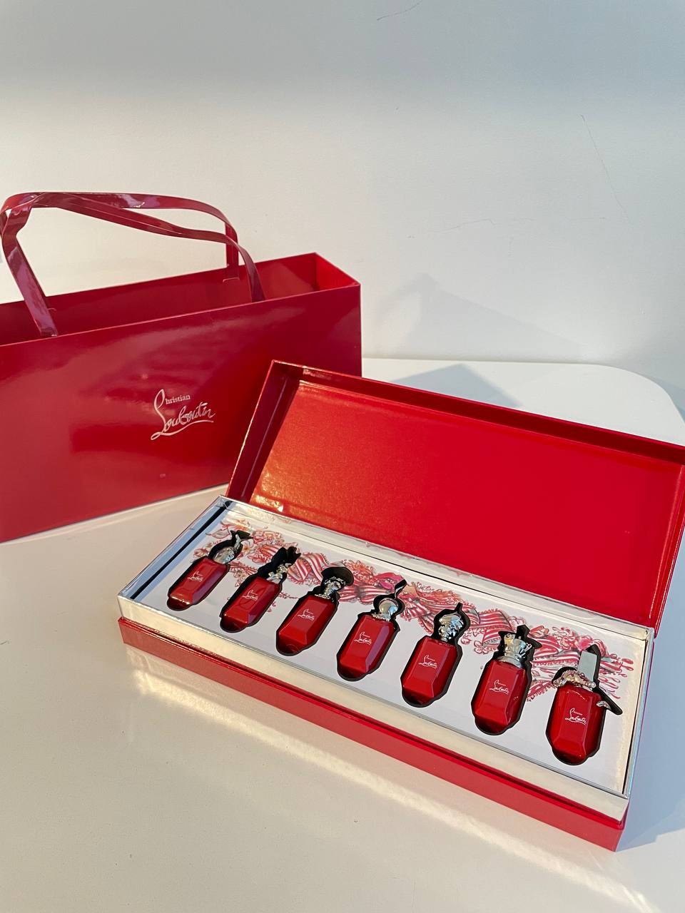 CHRISTIAN LOUBOUTIN 7in1 (7x9ML) WITH PAPER BAG SET