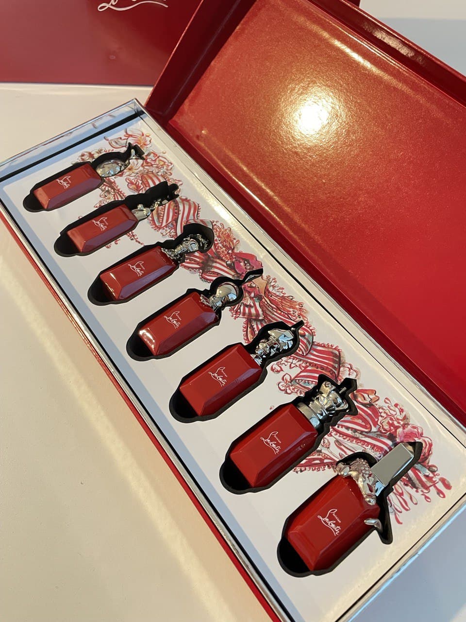 CHRISTIAN LOUBOUTIN 7in1 (7x9ML) WITH PAPER BAG SET